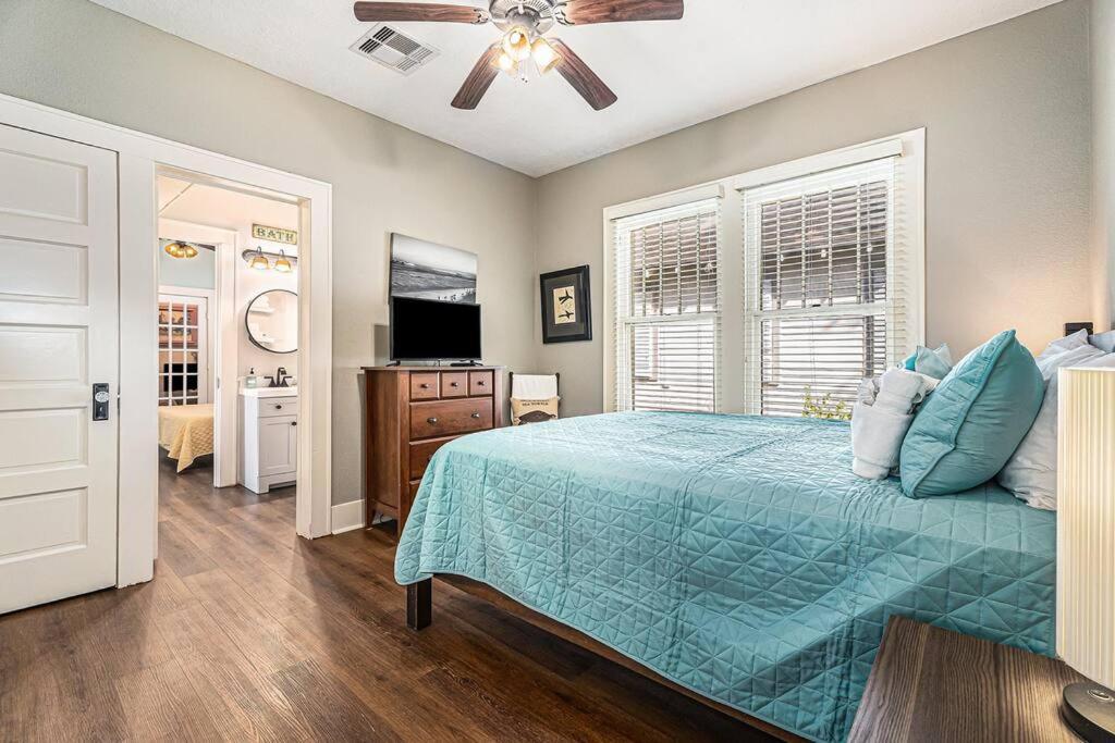 Beachy Bungalow! 2Bd, King Bed Galveston Esterno foto