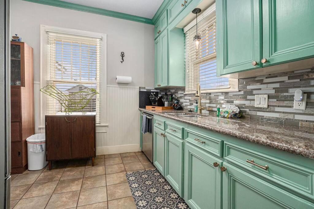 Beachy Bungalow! 2Bd, King Bed Galveston Esterno foto