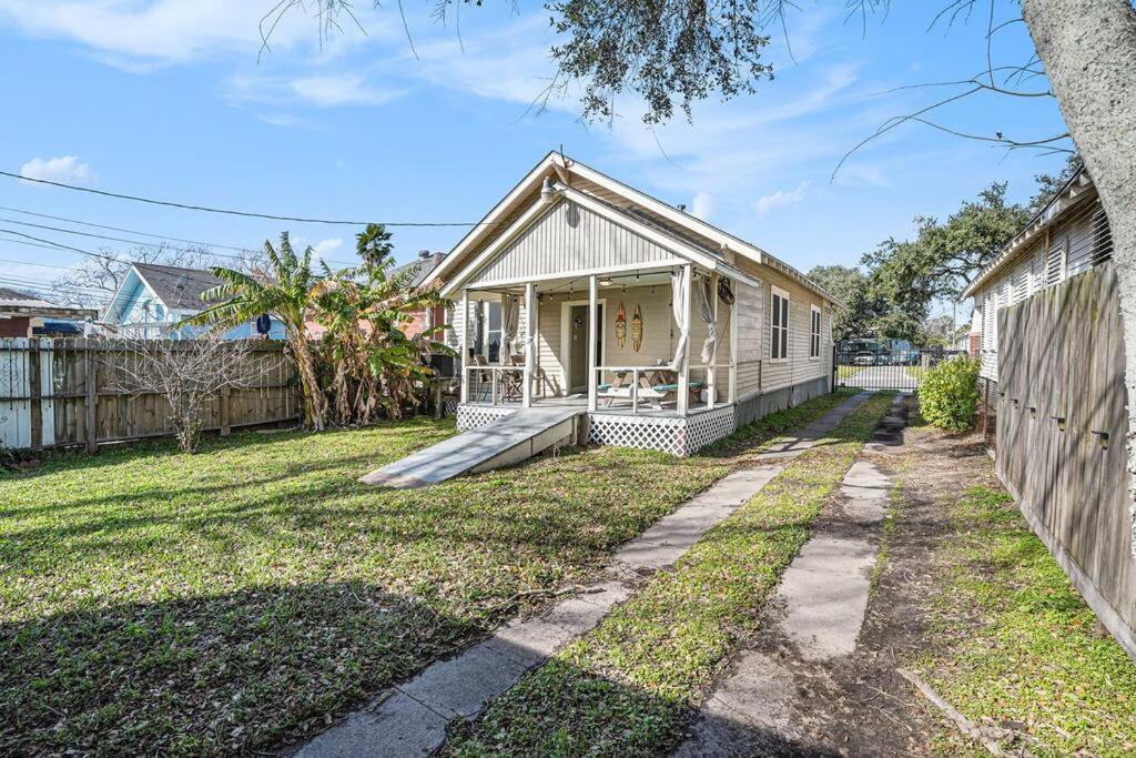 Beachy Bungalow! 2Bd, King Bed Galveston Esterno foto