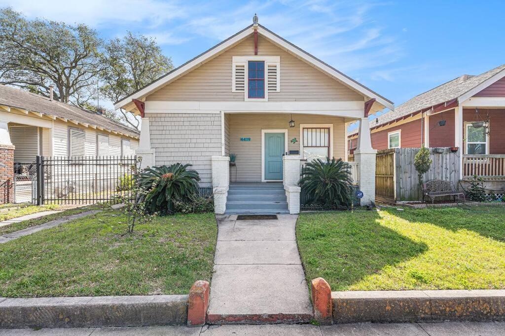 Beachy Bungalow! 2Bd, King Bed Galveston Esterno foto