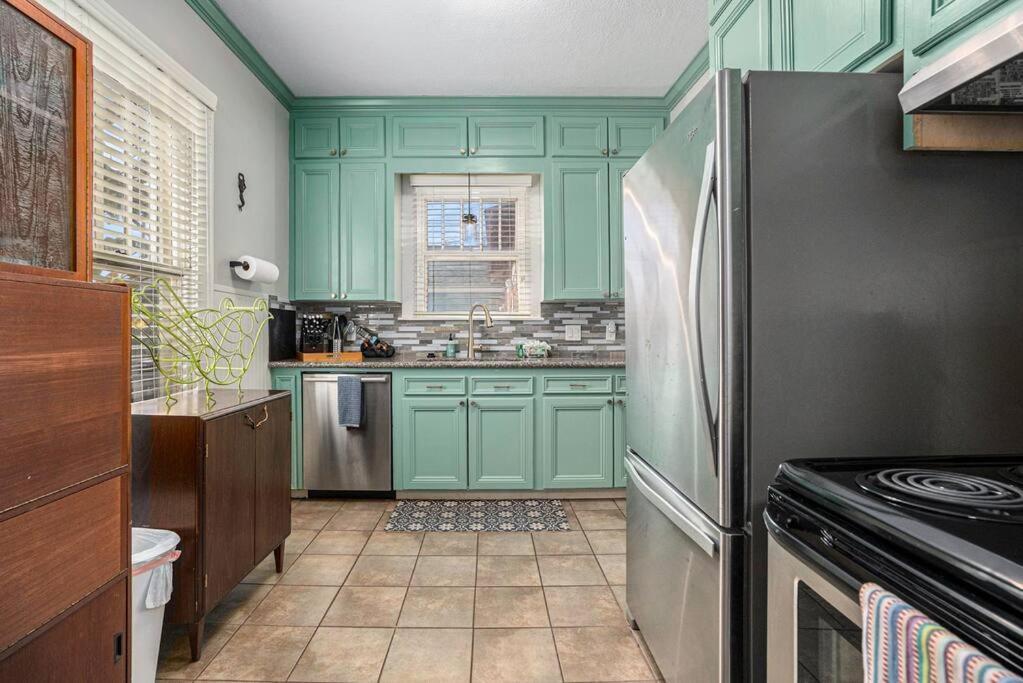 Beachy Bungalow! 2Bd, King Bed Galveston Esterno foto