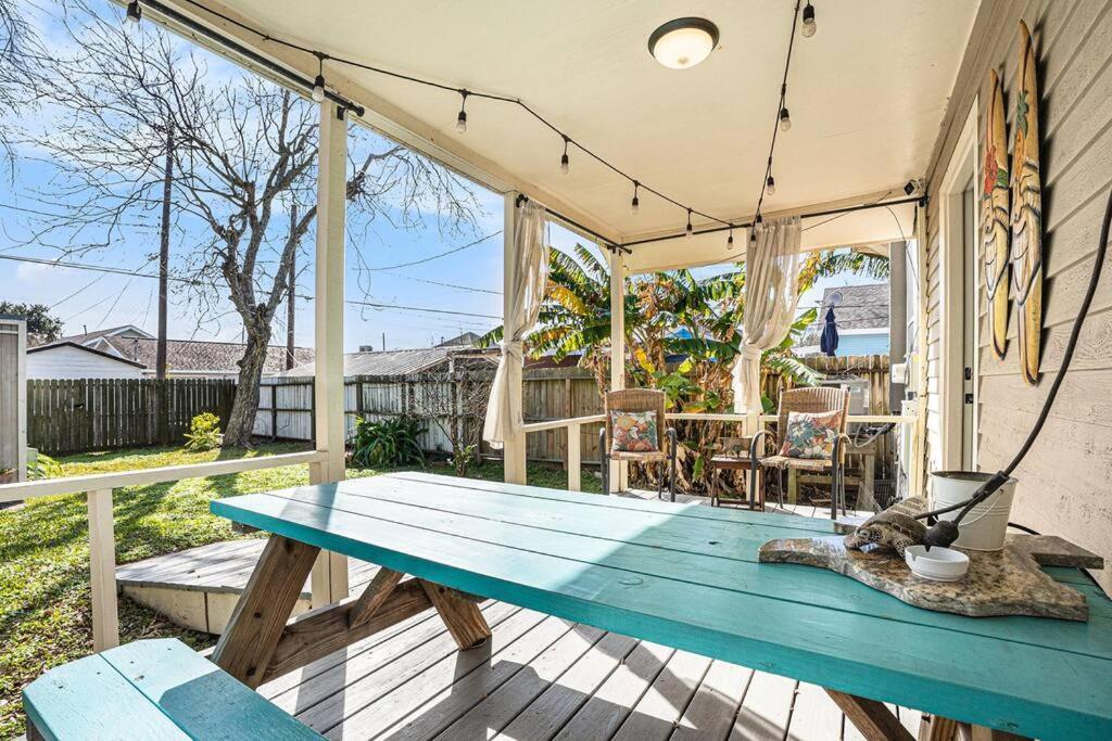 Beachy Bungalow! 2Bd, King Bed Galveston Esterno foto