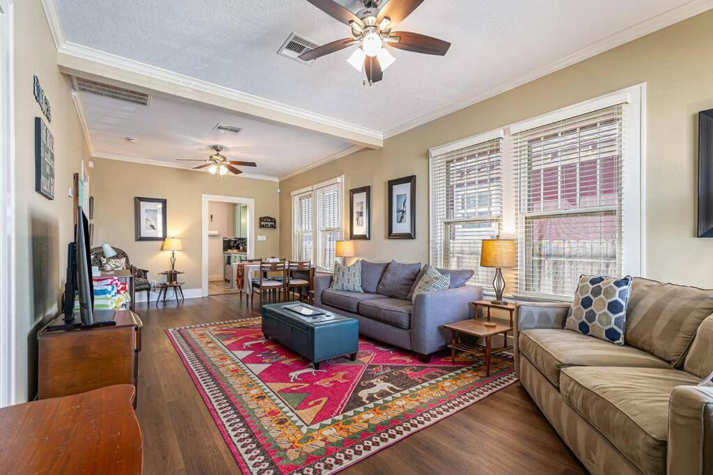 Beachy Bungalow! 2Bd, King Bed Galveston Esterno foto
